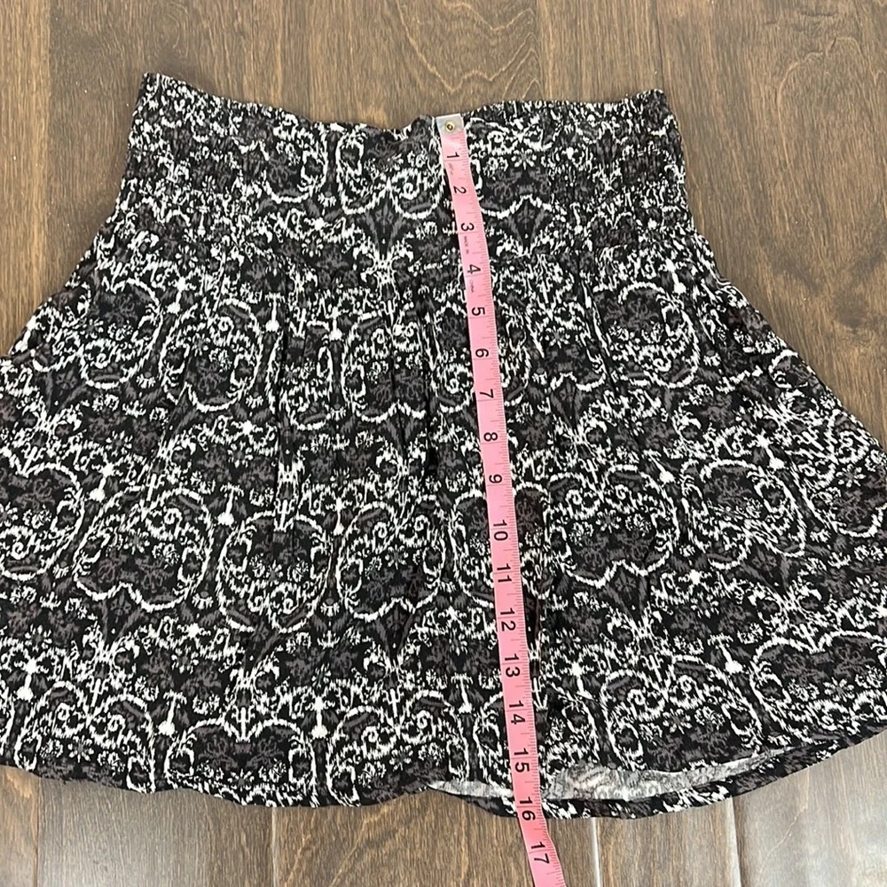 Xhiliration Black and White Skirt Medium